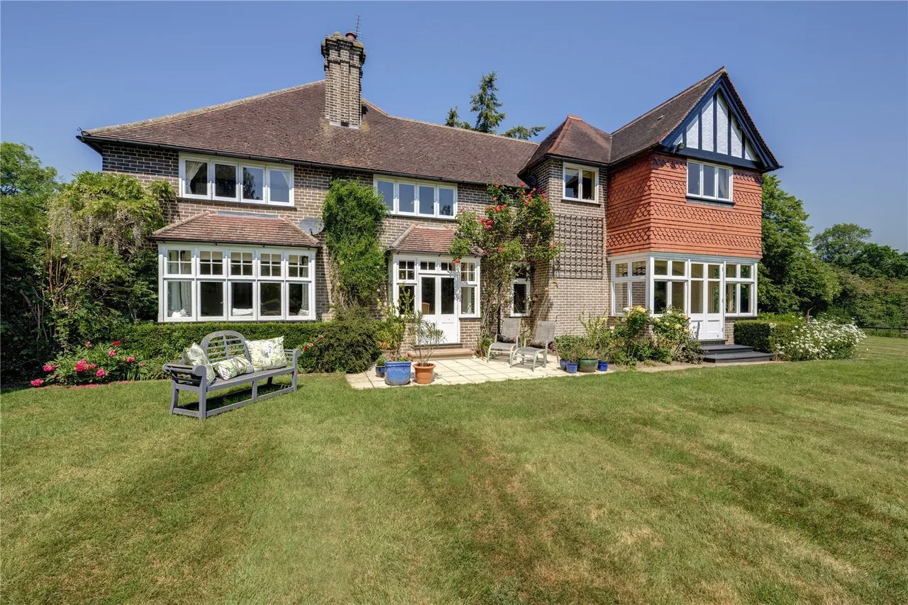 6 bed house for sale — Vicarage Lane, Bovingdon, HP3