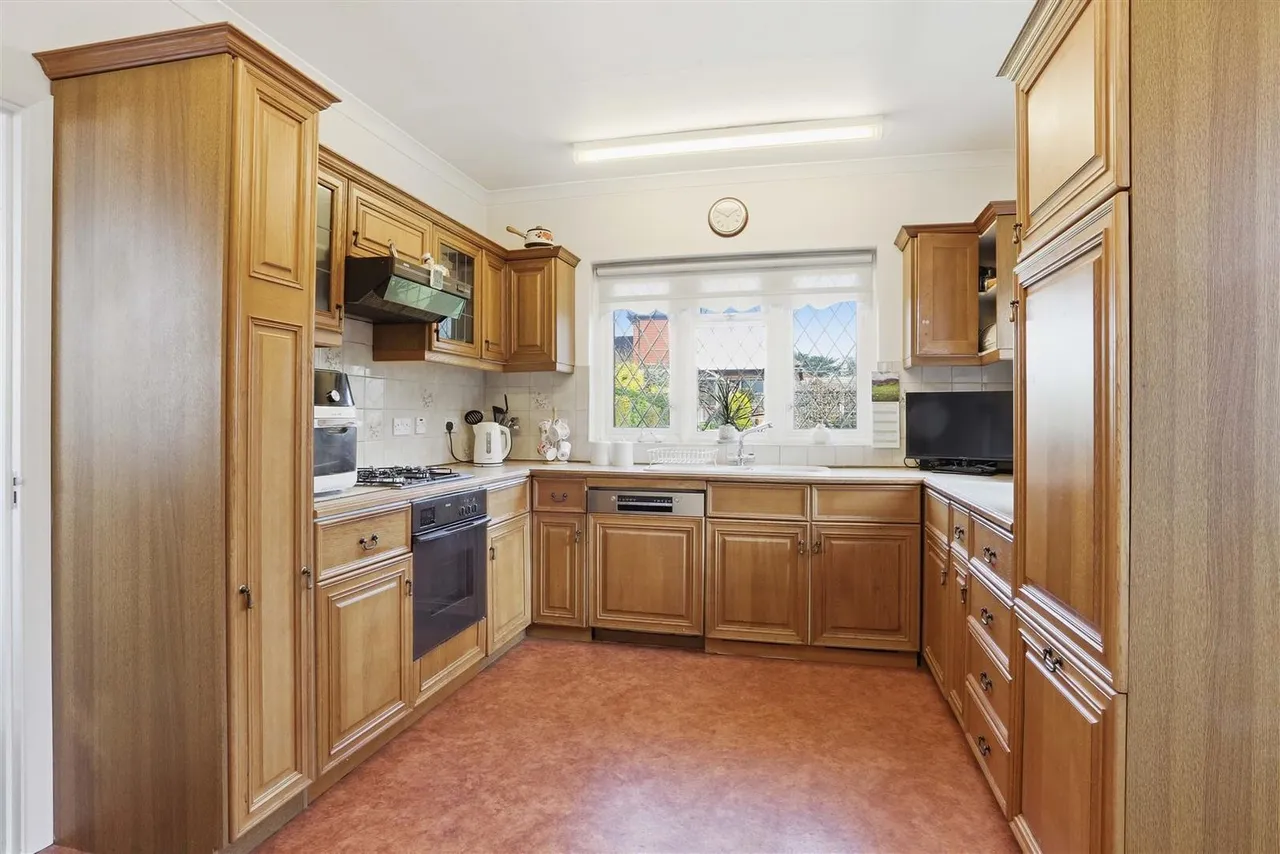 Harefield Avenue, Sutton, South Cheam, SM2 7NE, photo 9