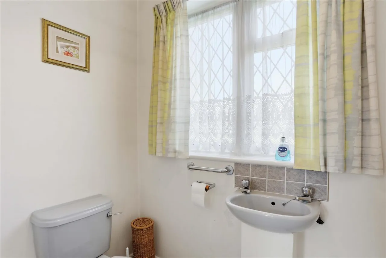 Harefield Avenue, Sutton, South Cheam, SM2 7NE, photo 11