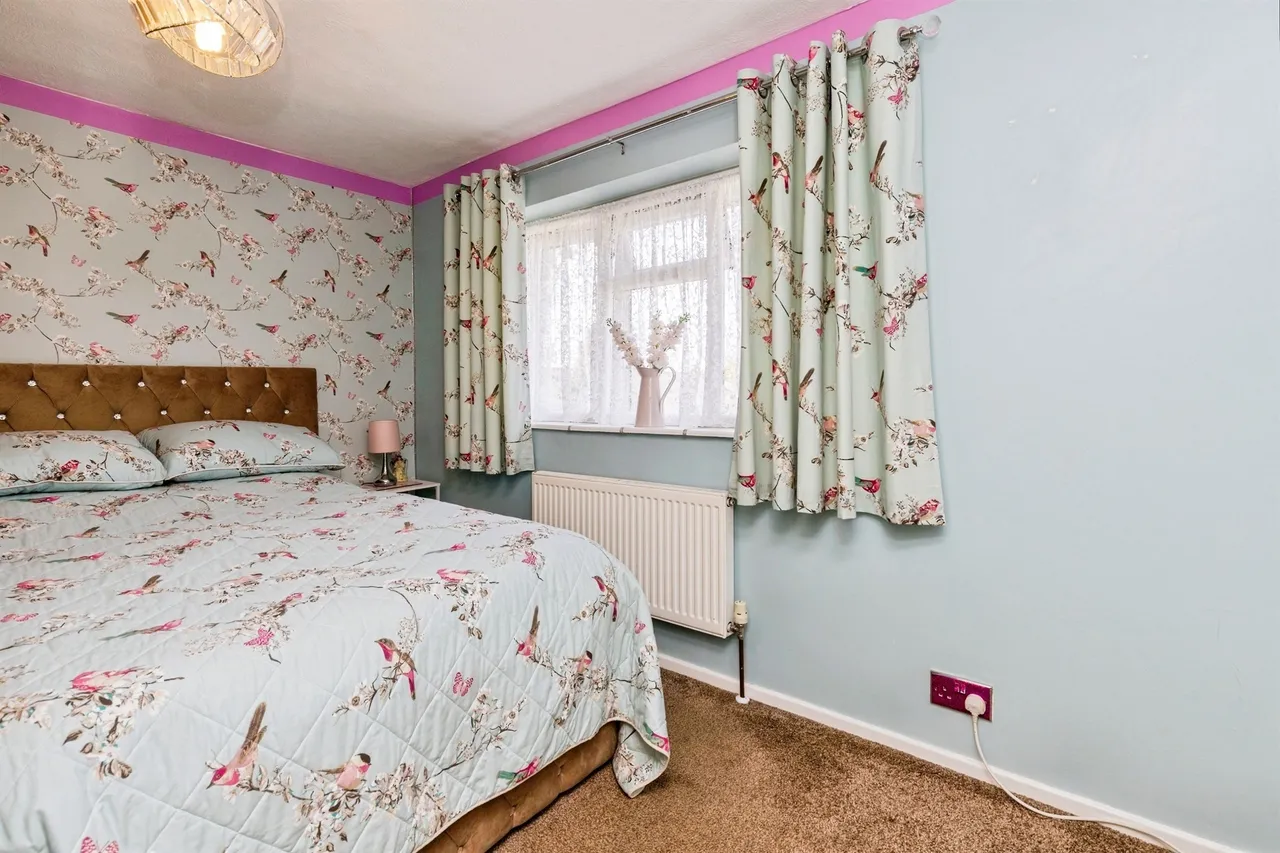 Hawkins Road, Crawley, RH10, photo 7