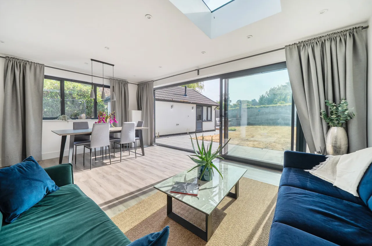Finchampstead Road, Finchampstead, Wokingham, Berkshire, RG40 3RA, photo 2