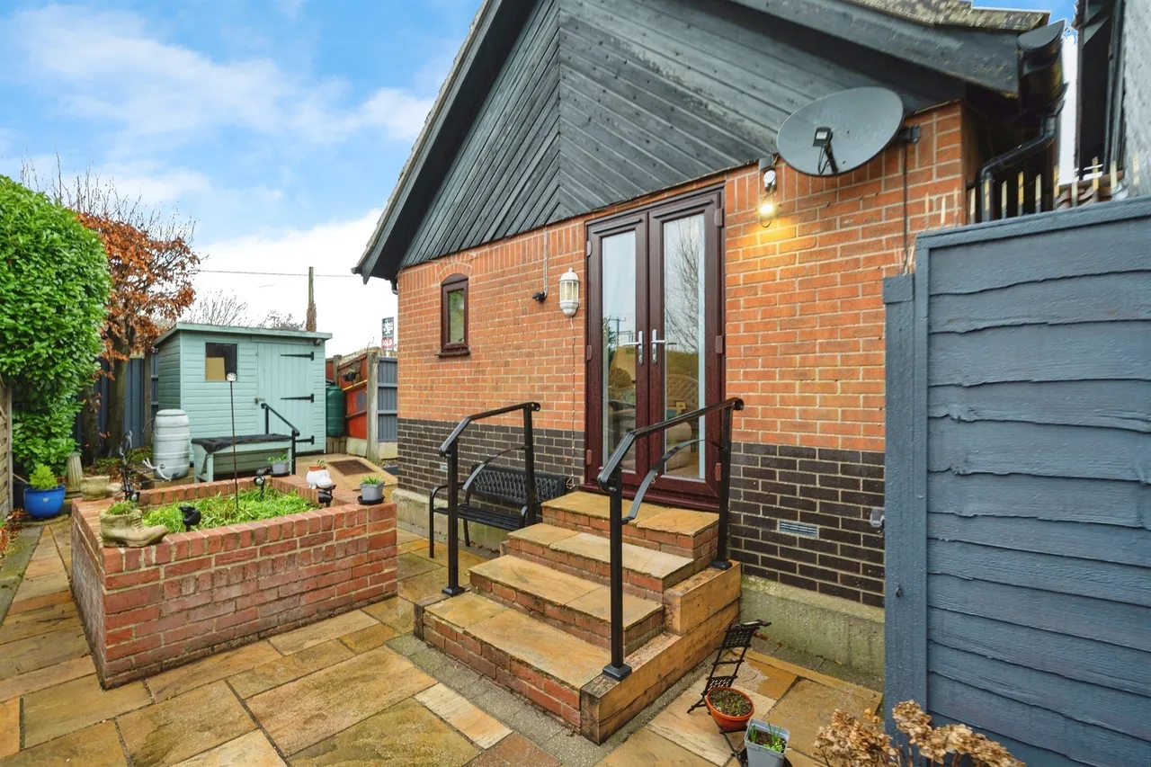 2 bed house for sale — Waveney Court, Diss