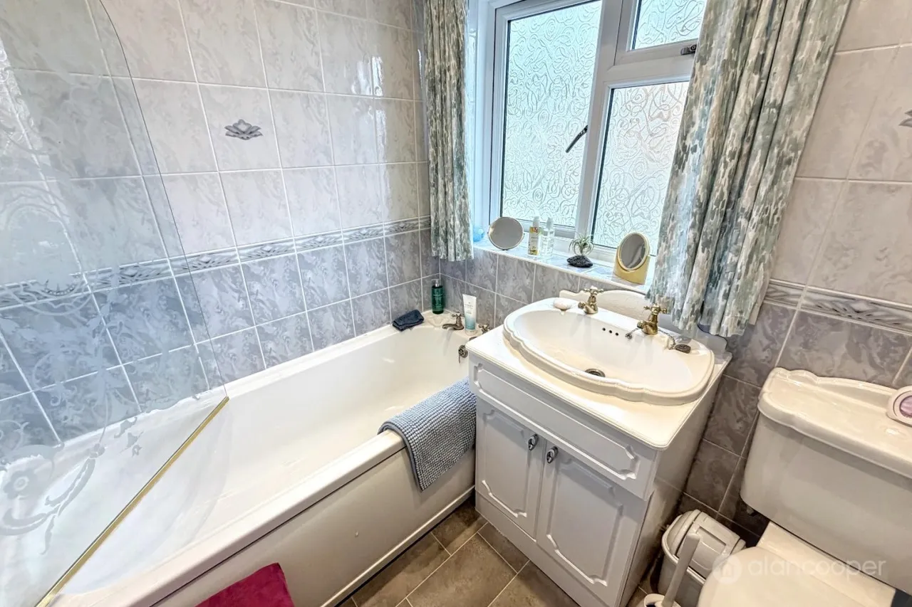 School Hill, Hartshill, CV10, photo 11