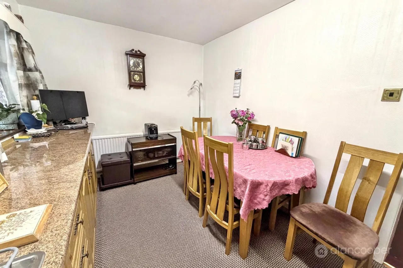 School Hill, Hartshill, CV10, photo 6