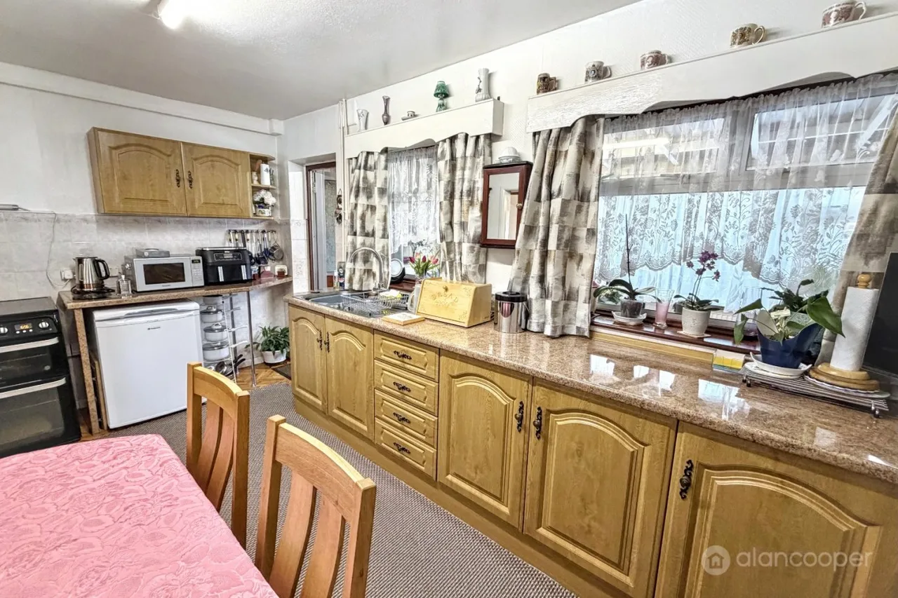 School Hill, Hartshill, CV10, photo 5