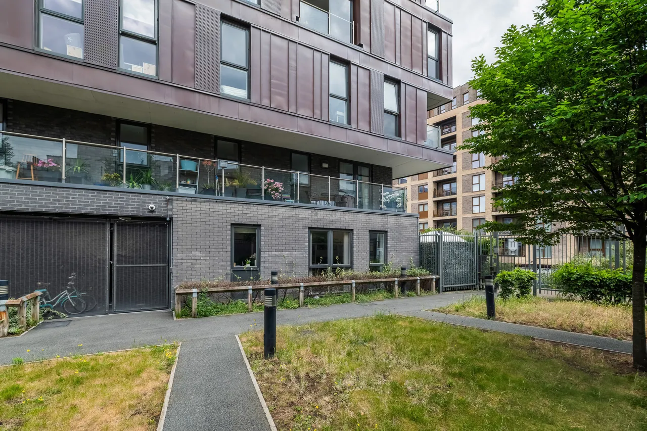 3 bed flat for sale — Coalmakers Wharf, London, E14