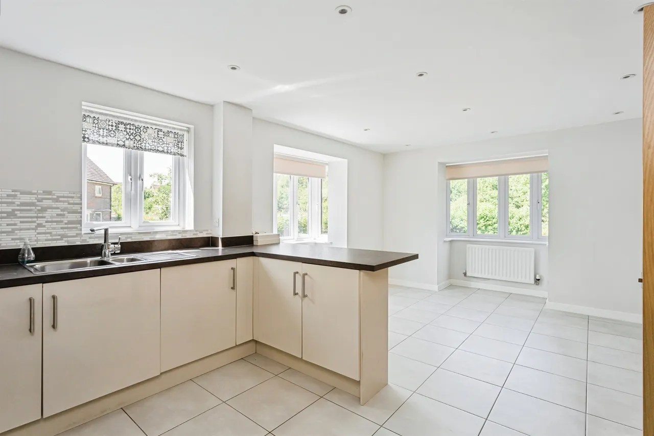 Goldfinch Road, Burgess Hill, RH15, photo 17