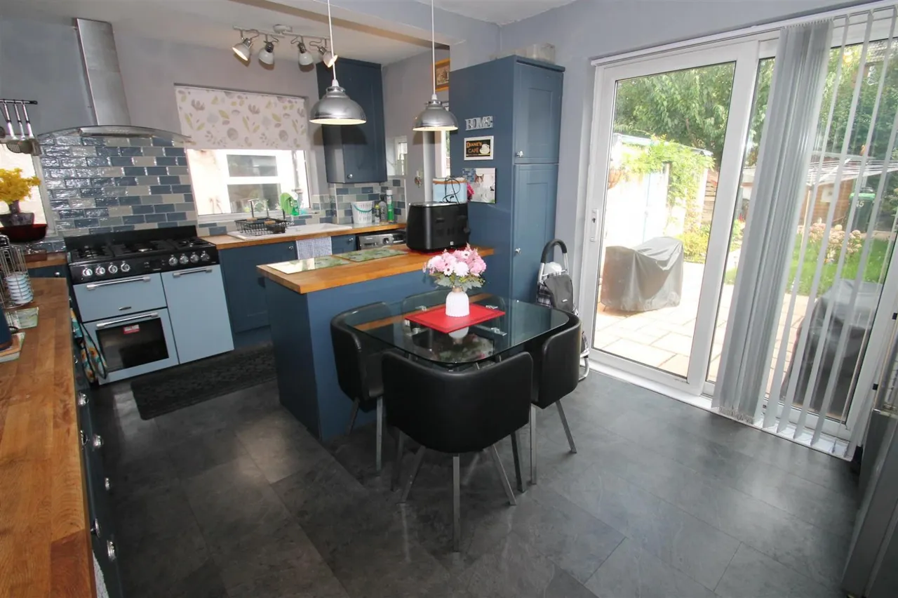 Swan Crescent, Oldbury, photo 4