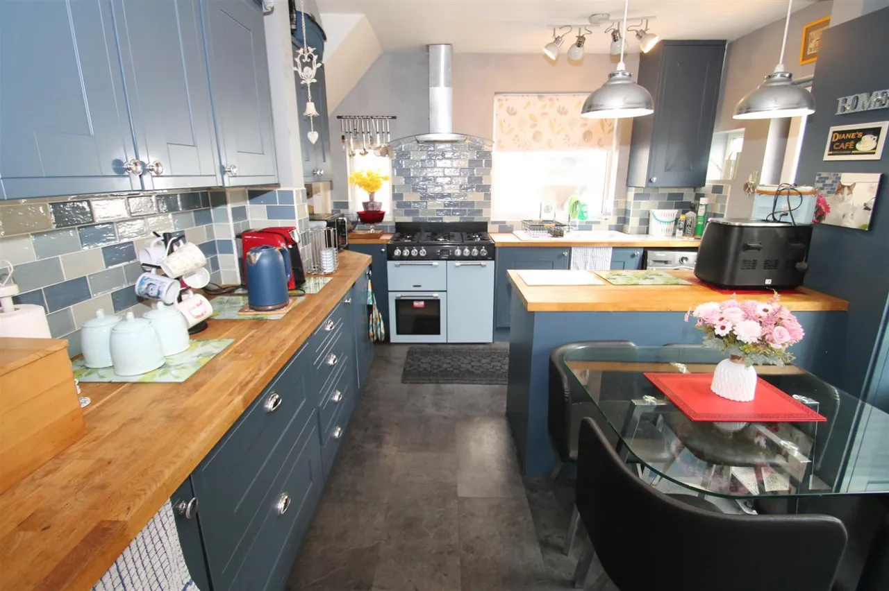 Swan Crescent, Oldbury, photo 2