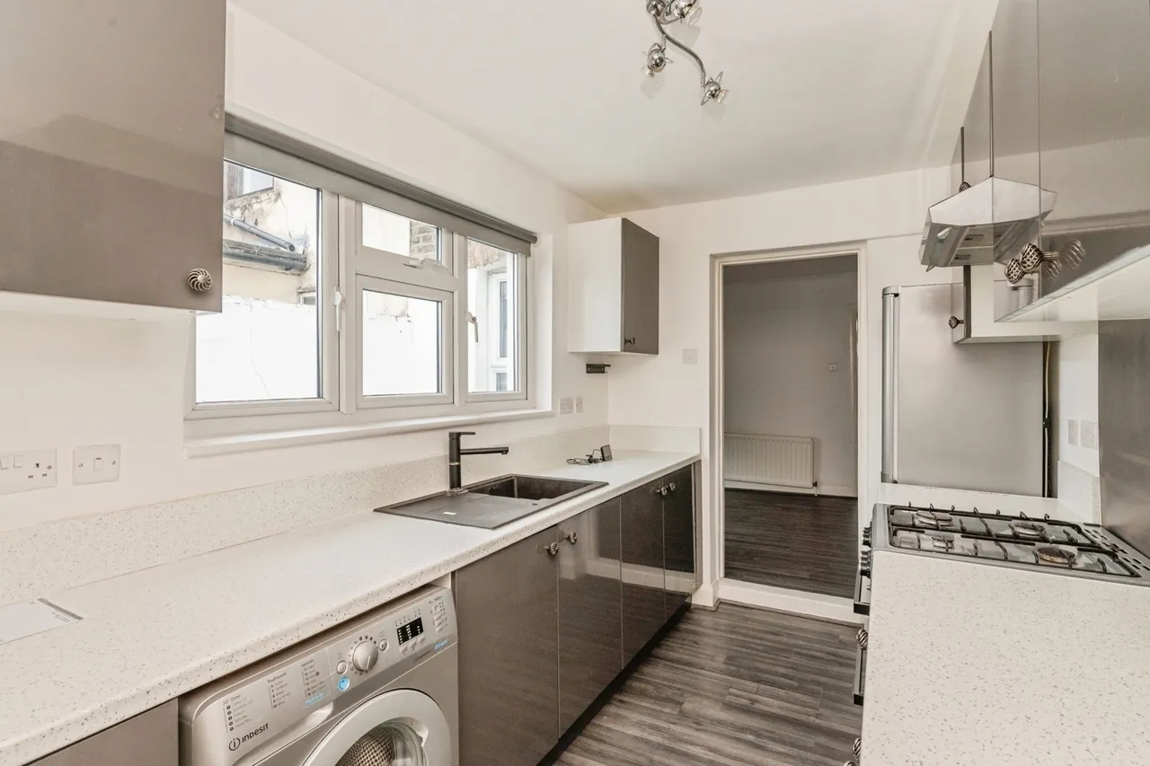 Whitehall Lane, Grays, Essex, RM17, photo 3