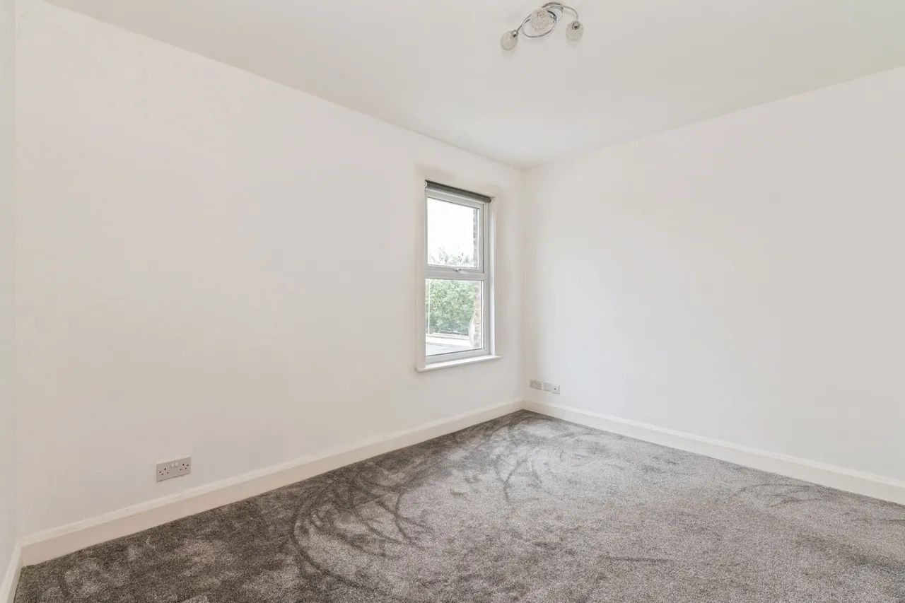 Whitehall Lane, Grays, Essex, RM17, photo 12