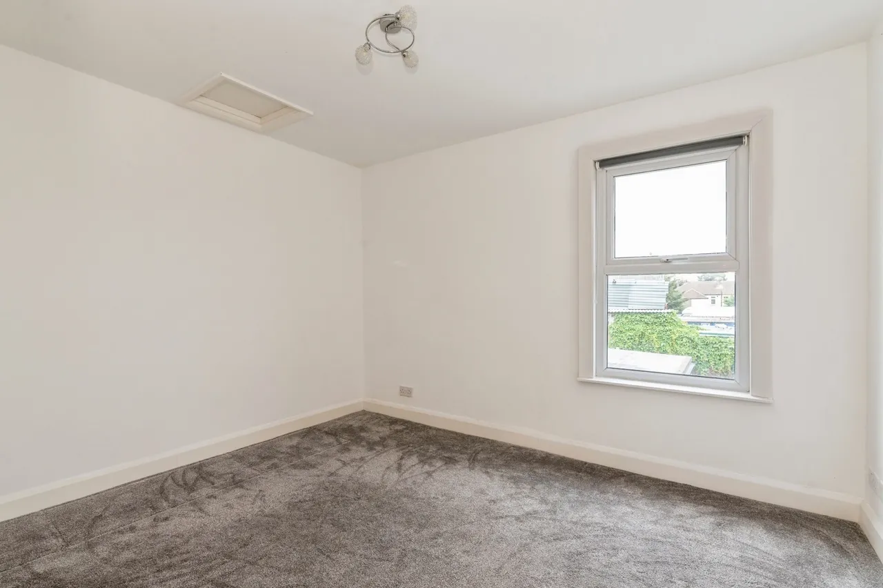 Whitehall Lane, Grays, Essex, RM17, photo 13