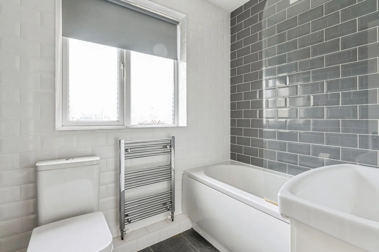 Whitehall Lane, Grays, Essex, RM17, photo 9