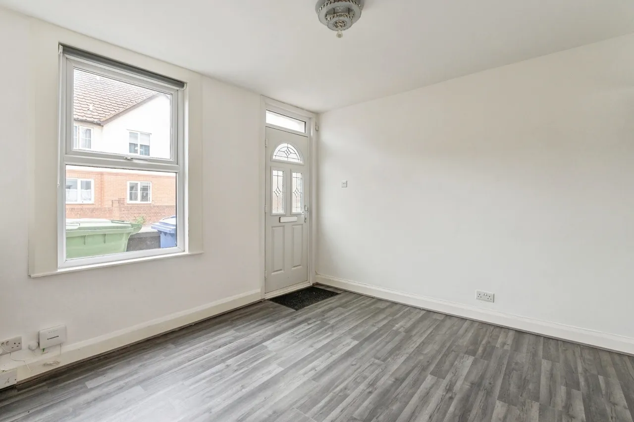 Whitehall Lane, Grays, Essex, RM17, photo 5