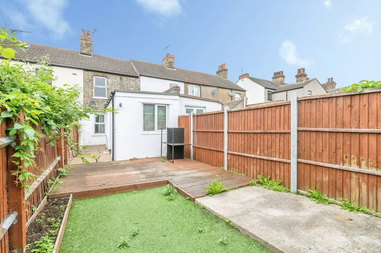 Whitehall Lane, Grays, Essex, RM17, photo 4