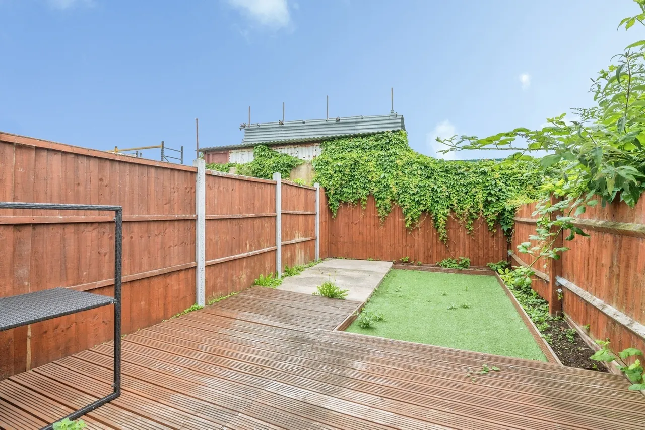 Whitehall Lane, Grays, Essex, RM17, photo 14