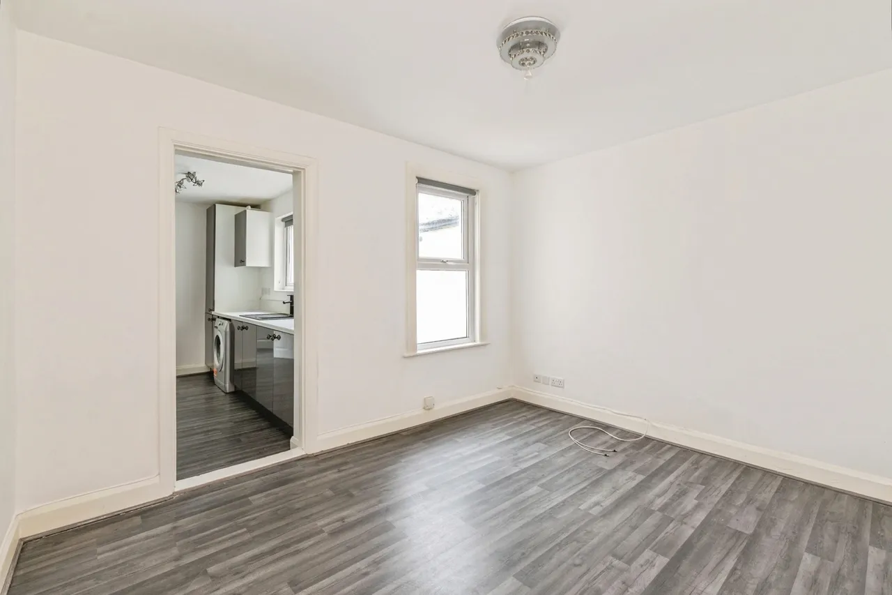 Whitehall Lane, Grays, Essex, RM17, photo 7