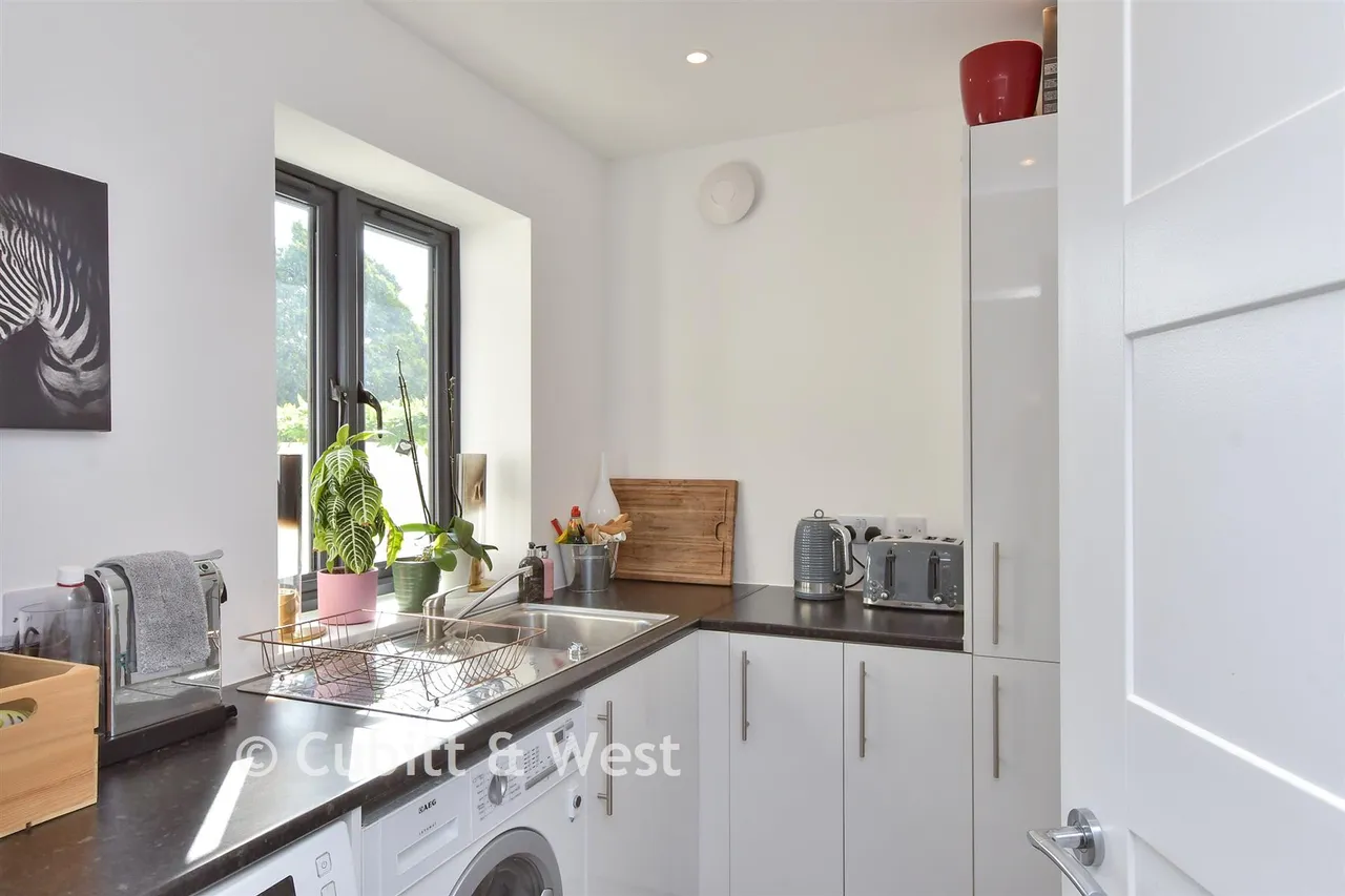 Millyard Crescent, Woodingdean, BN2, photo 10