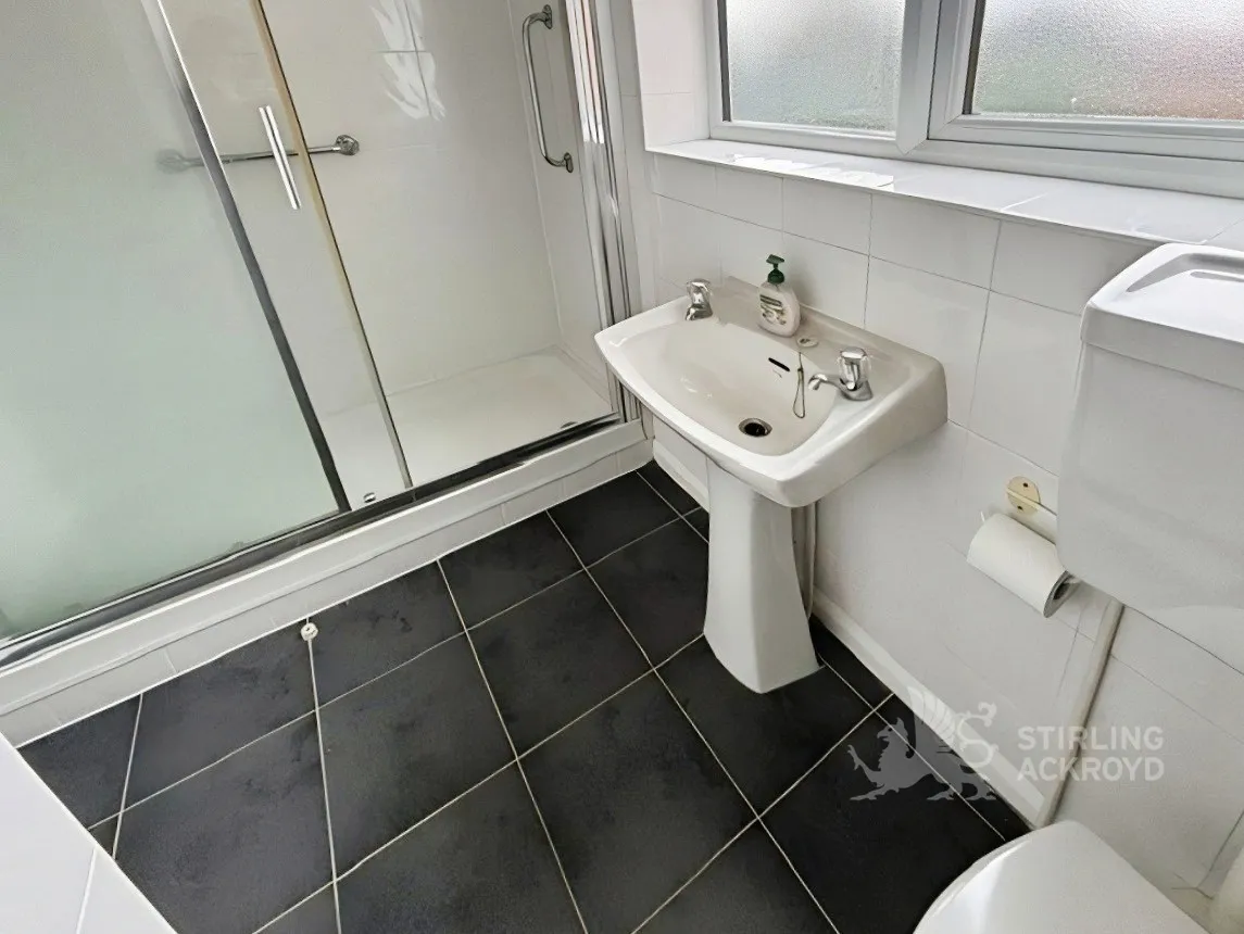 Avenue Parade, Sunbury-on-Thames, TW16, photo 10
