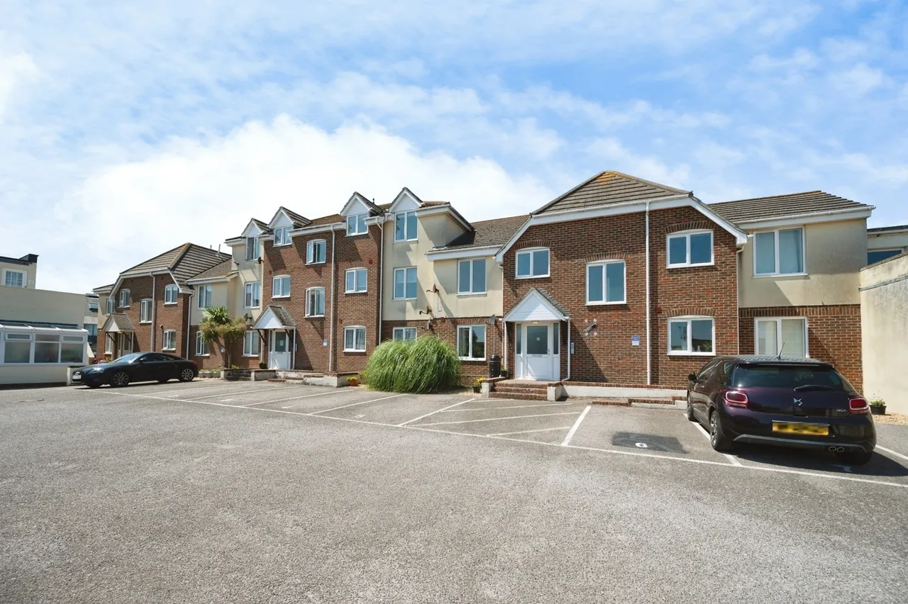 Southwood Road, Hayling Island, PO11, photo 11