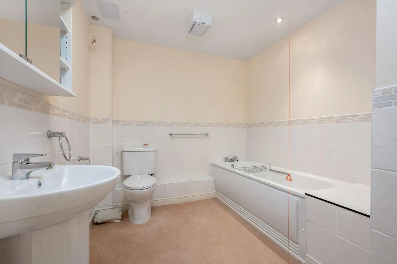 Browning Court, Bourne, PE10, photo 9