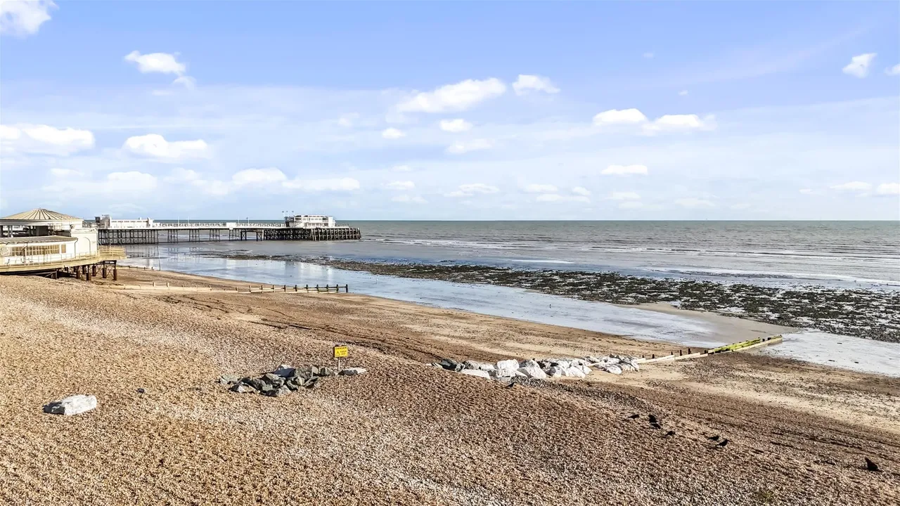 Augusta Place, Worthing, photo 23