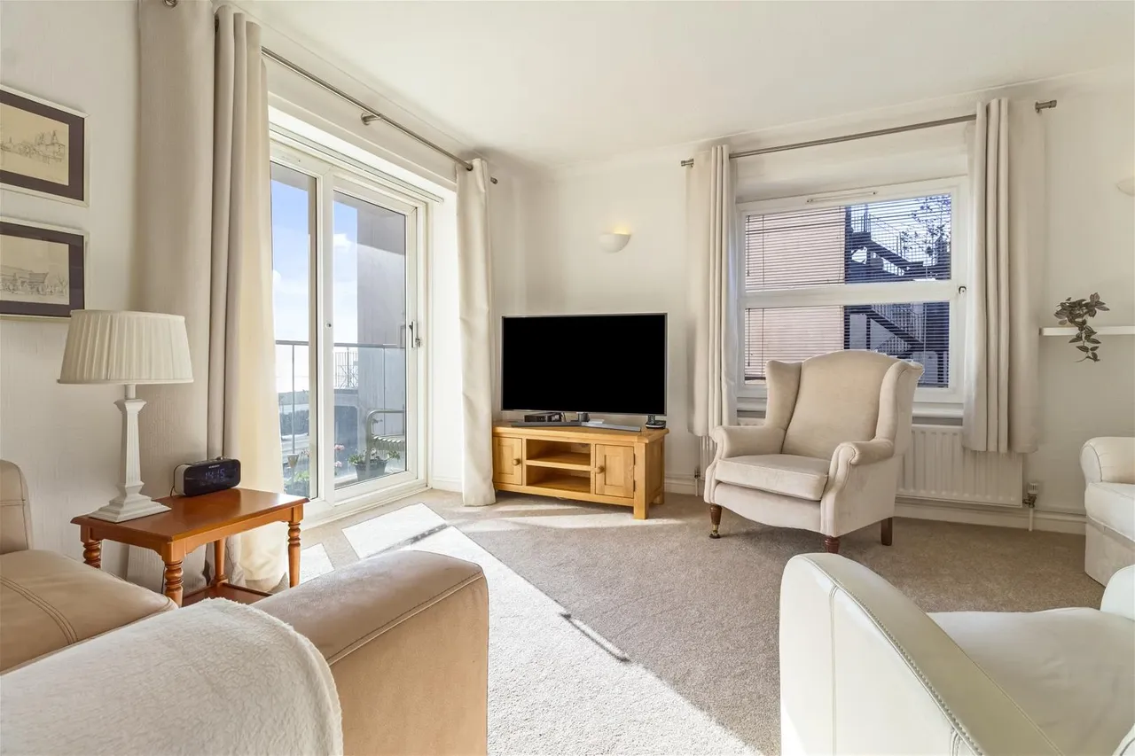 Augusta Place, Worthing, photo 6