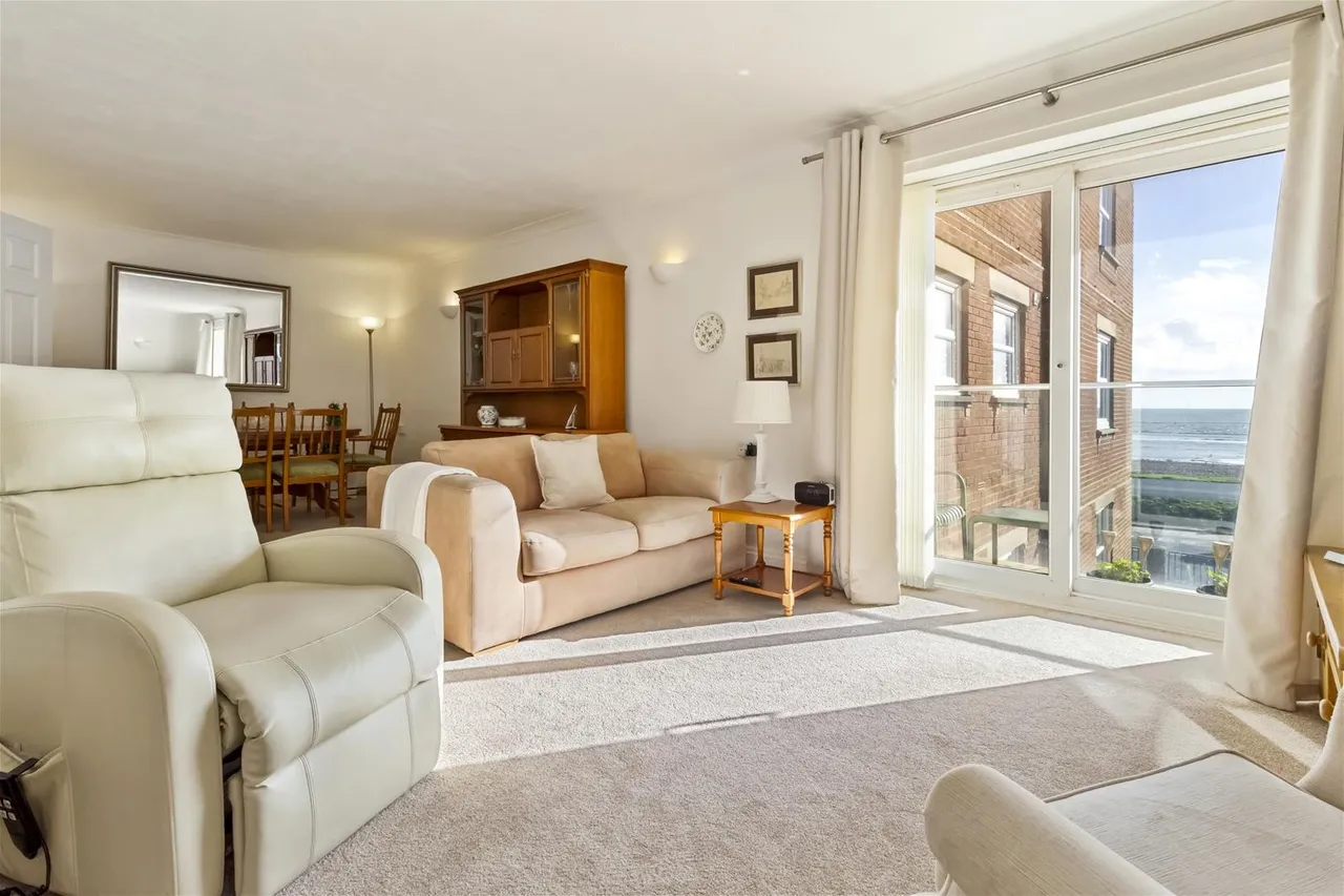 Augusta Place, Worthing, photo 4