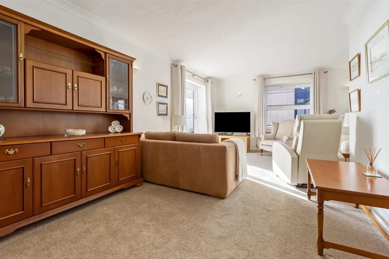 Augusta Place, Worthing, photo 3