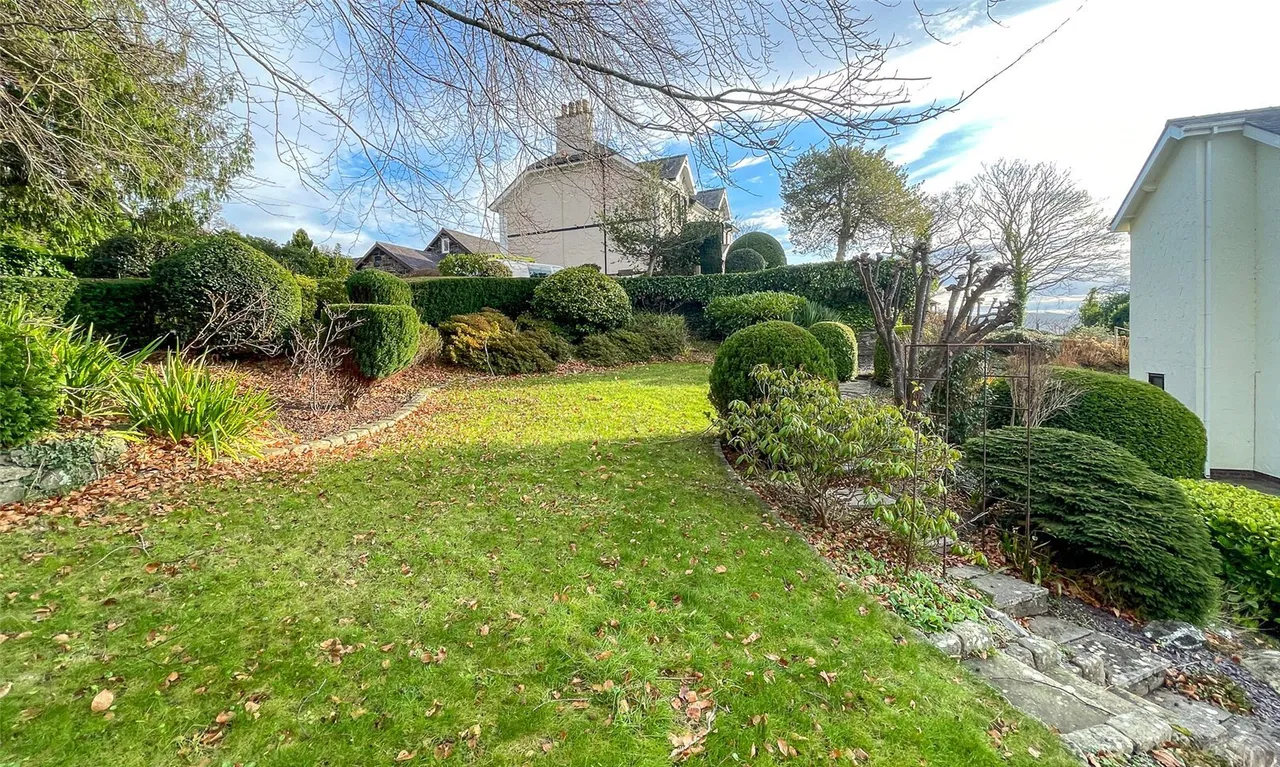 Town Hill, Llanrwst, LL26, photo 12