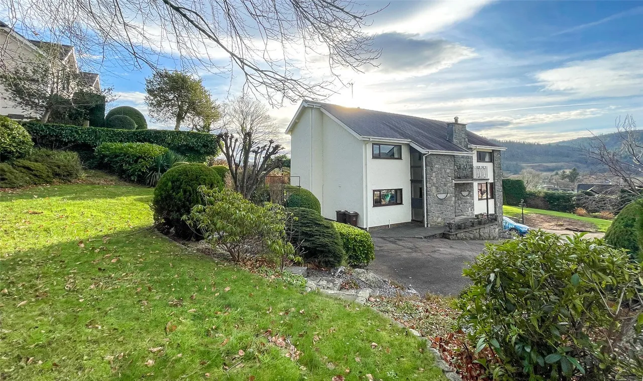 Town Hill, Llanrwst, LL26, photo 9