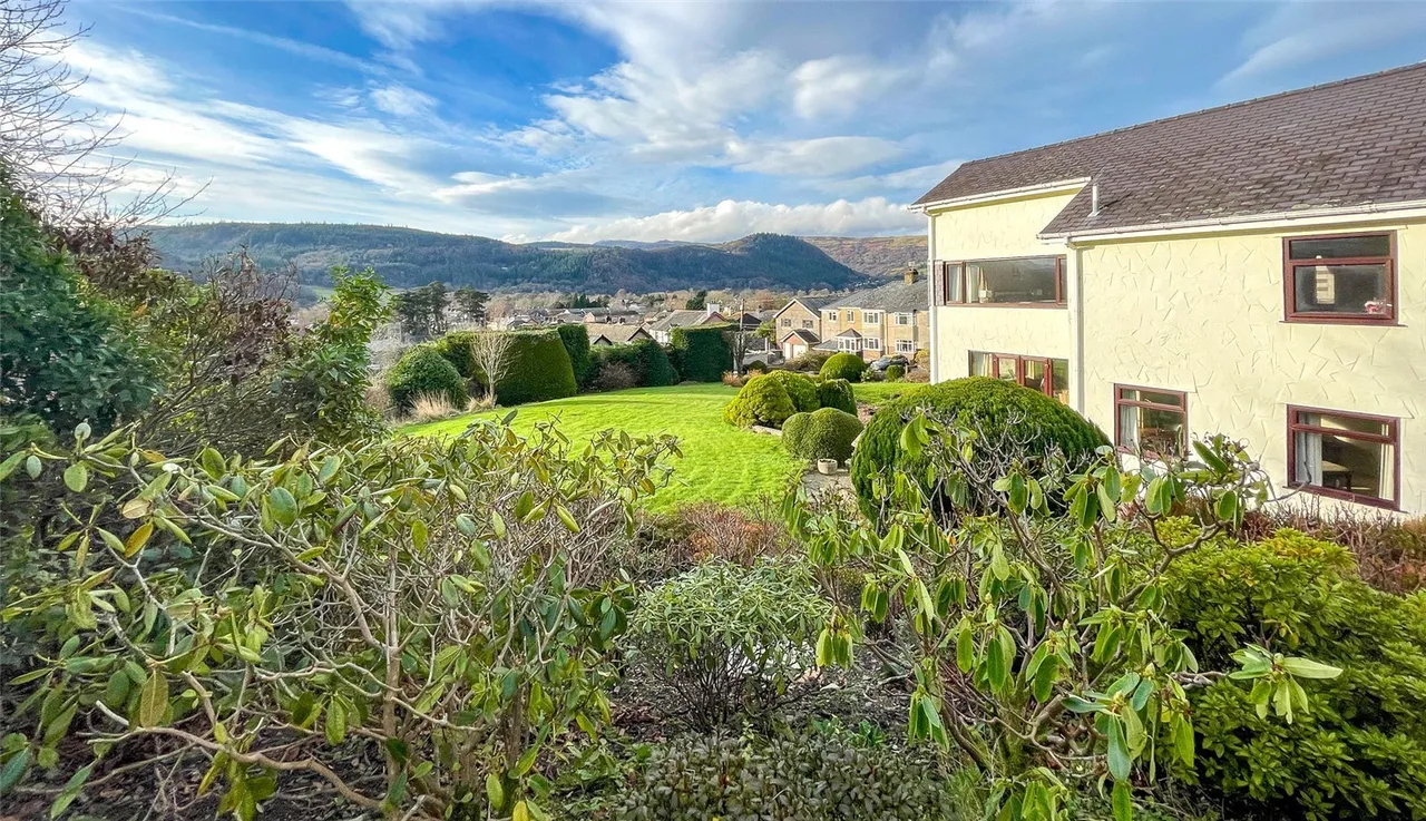 Town Hill, Llanrwst, LL26, photo 24