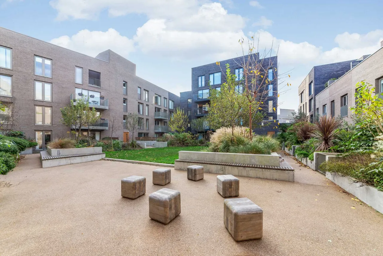 Narrowboat Avenue, Brentford, TW8 8FF, photo 12
