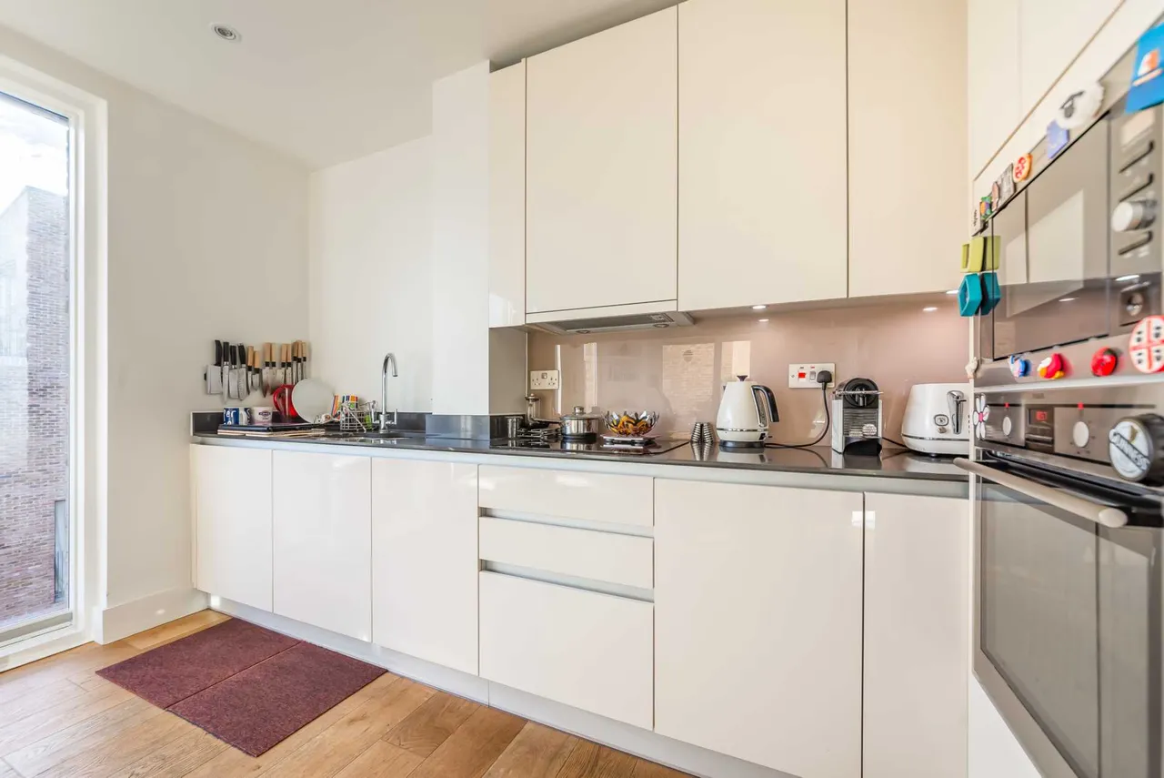 Narrowboat Avenue, Brentford, TW8 8FF, photo 5