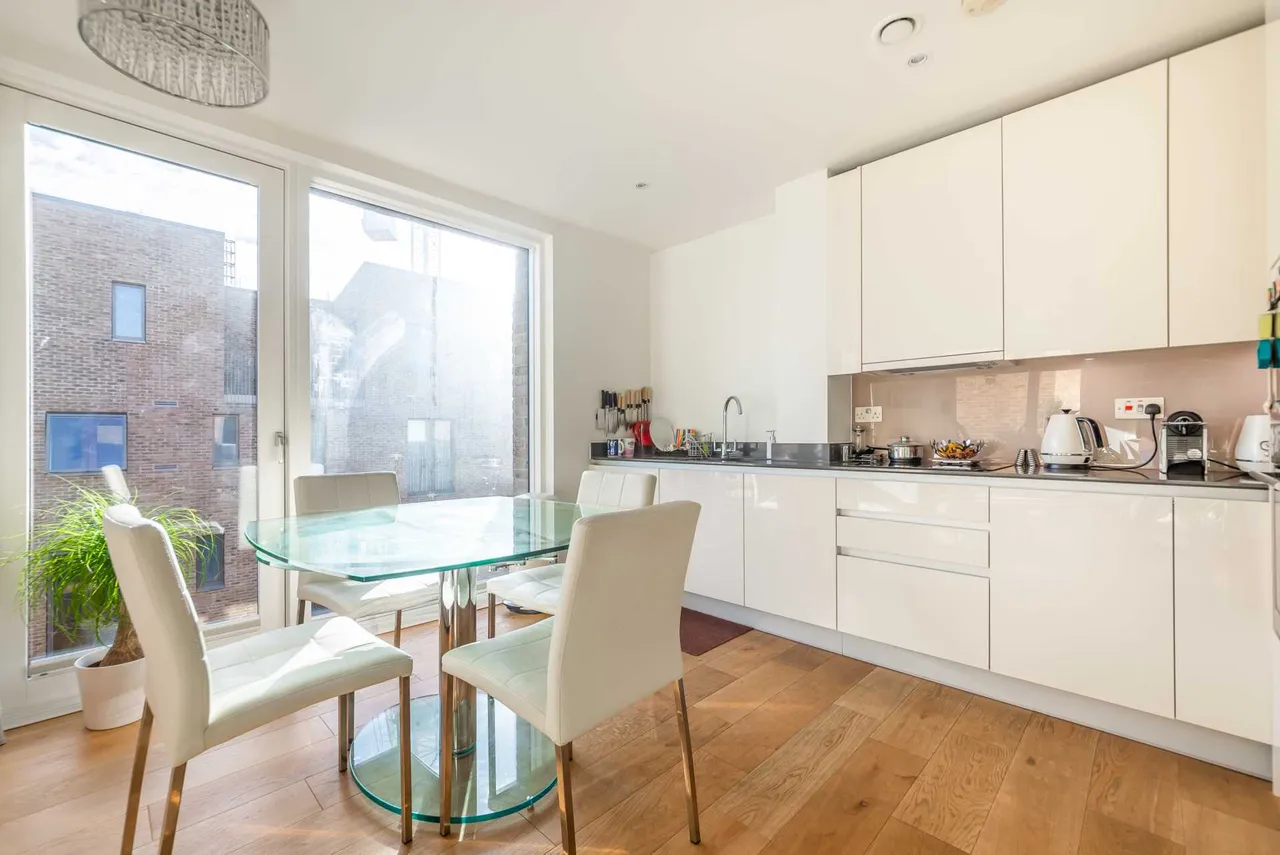 Narrowboat Avenue, Brentford, TW8 8FF, photo 6