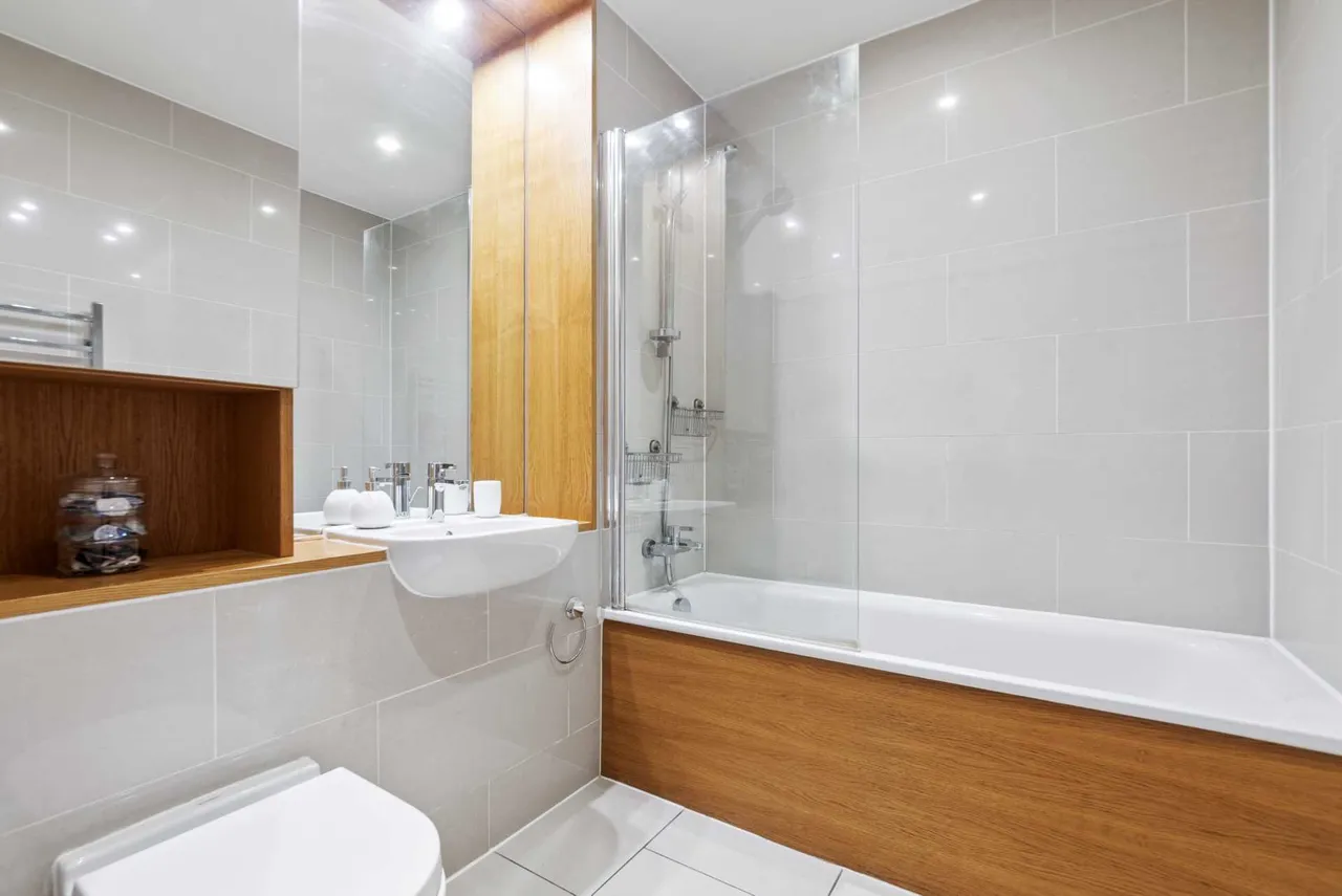 Narrowboat Avenue, Brentford, TW8 8FF, photo 9