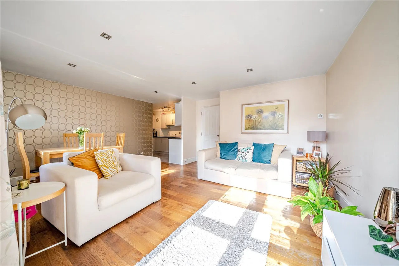 2 bed flat for sale — Thistley Court, Glaisher Street, Deptford, London, SE8