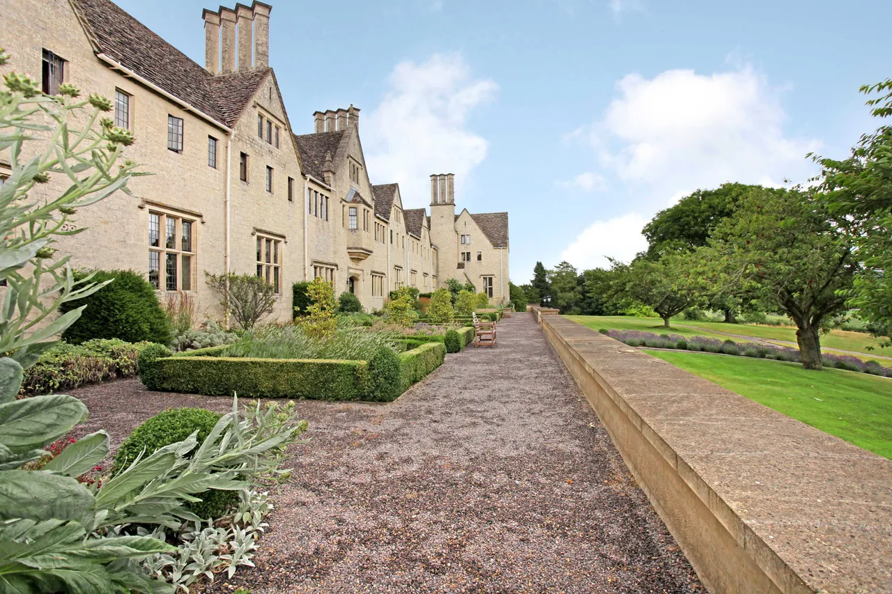2 bed flat for sale — Gyde Road, Painswick, Stroud, GL6