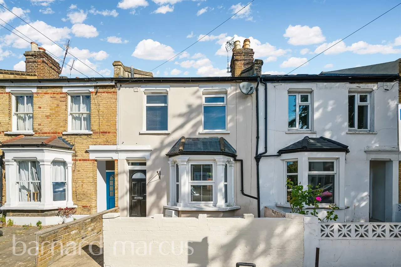 3 bed house for sale — Quick Road, London