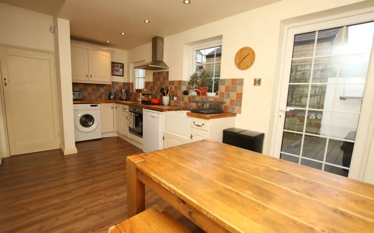Newlands Avenue, Clayton West, photo 8