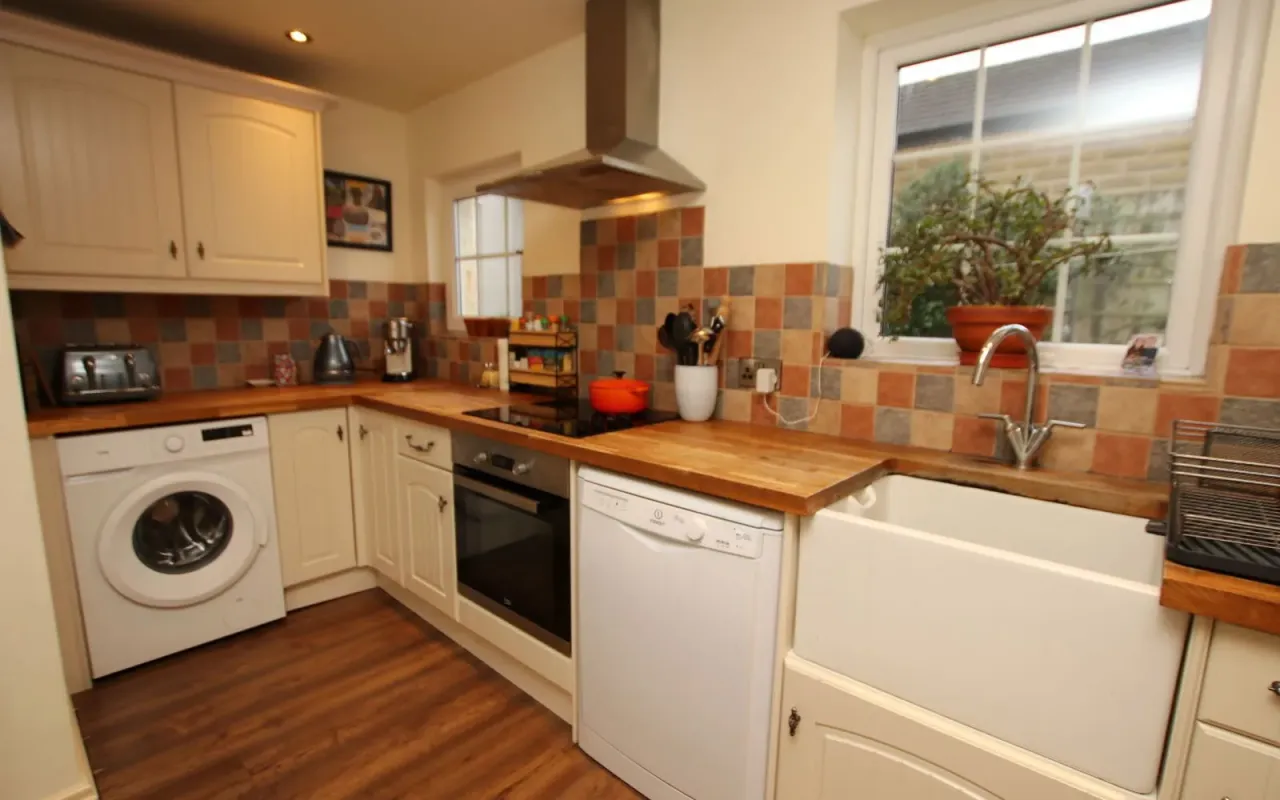Newlands Avenue, Clayton West, photo 9