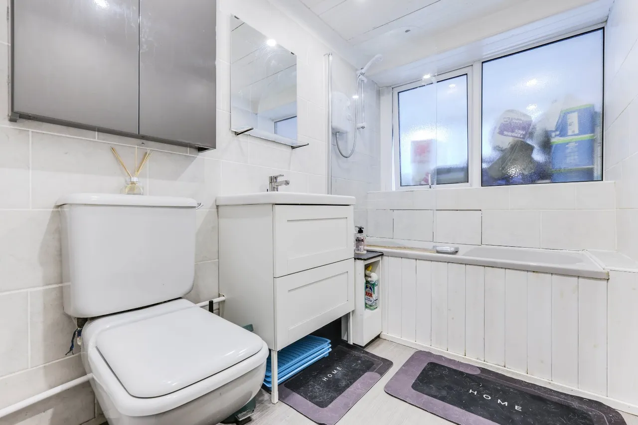 Shaw Lane, Leeds, LS6, photo 8