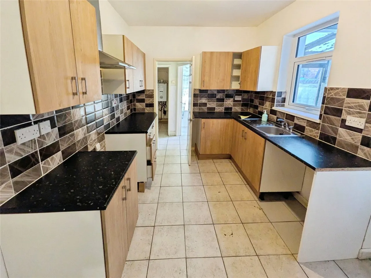 Rayleigh Road, Wolverhampton, WV3, photo 5