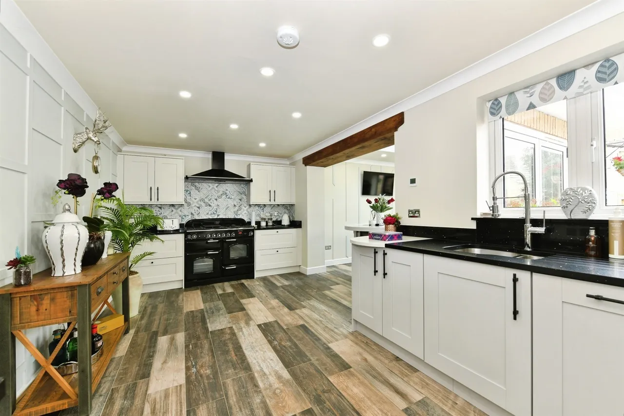 Drovers Green, Yatton Keynell, SN14, photo 3