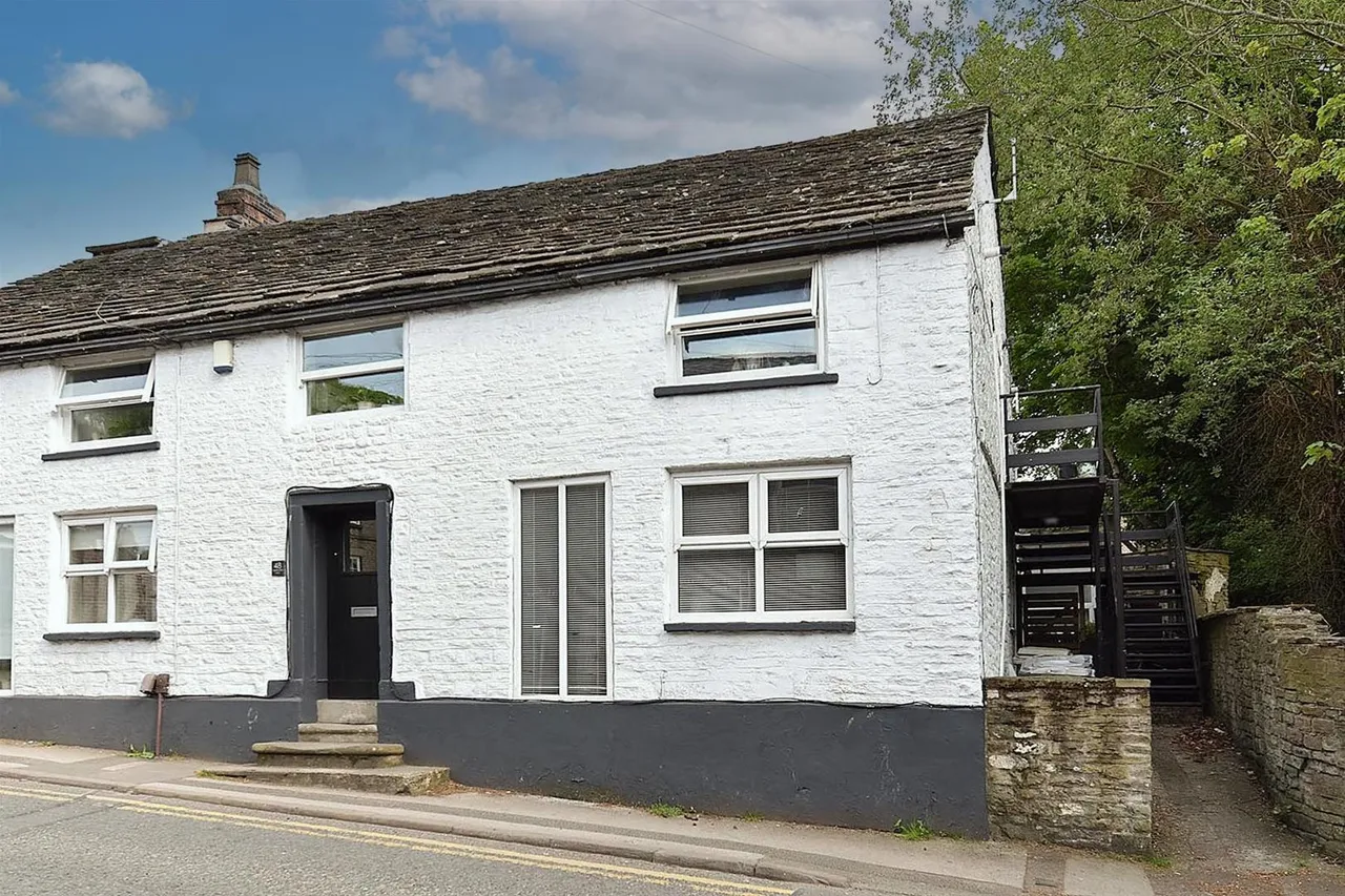 2 bed flat for sale — Palmerston Street, Bollington