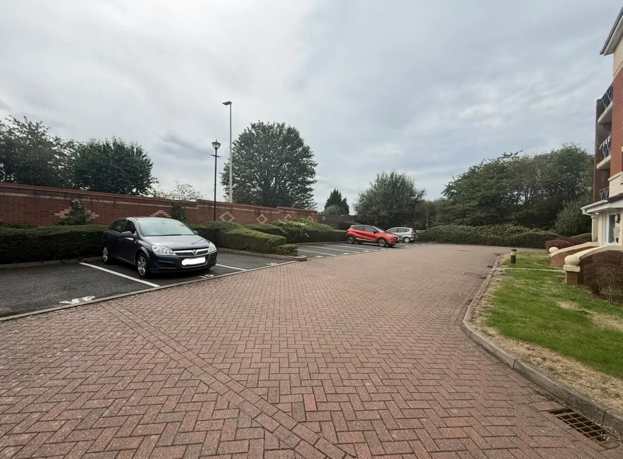 Luanne Close, Cradley Heath, B64, photo 13