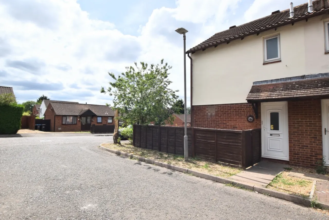 2 bed house to rent, Simonsbath, Furzton, MK4