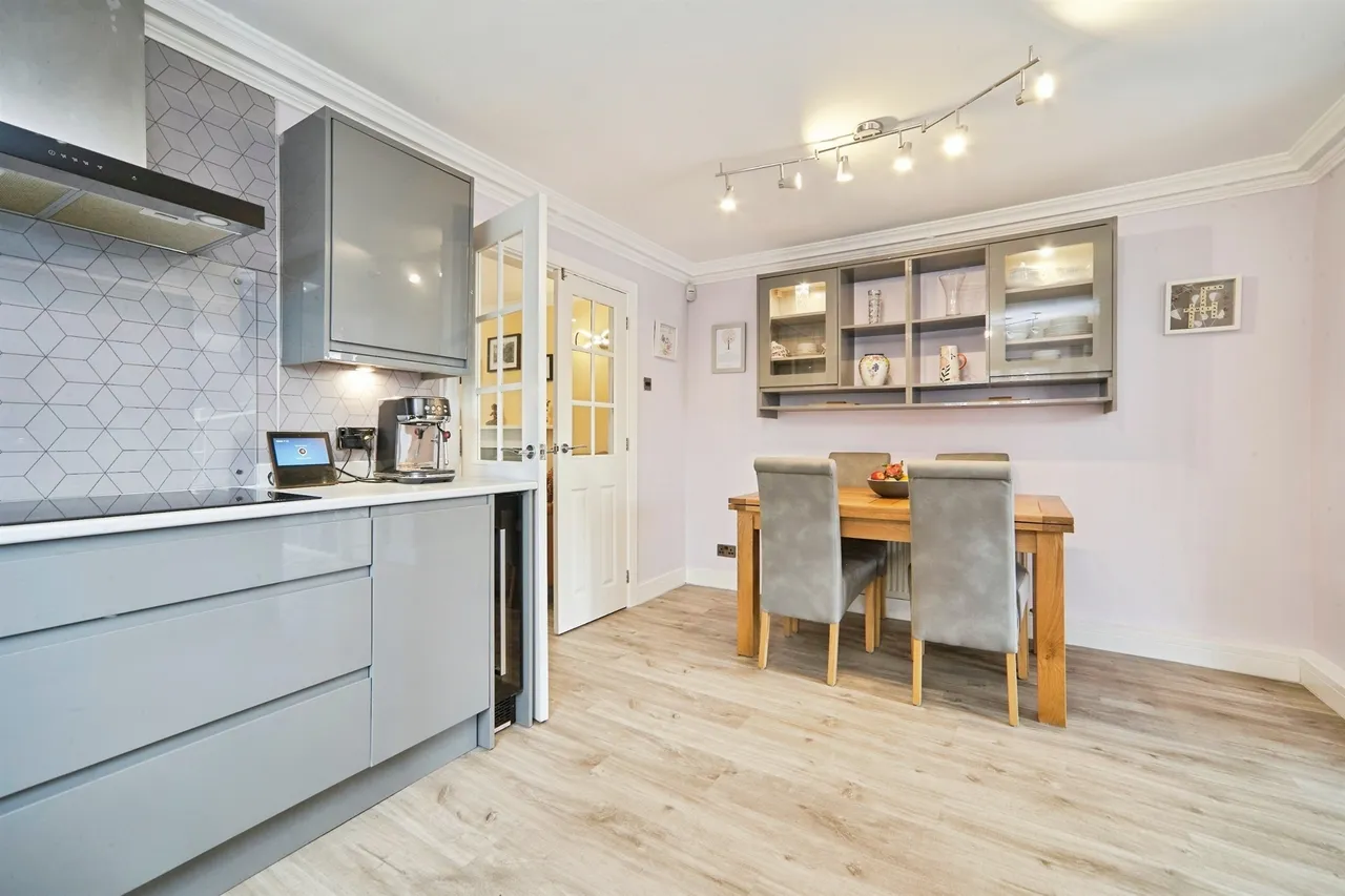 Highlea Close, Yeadon, Leeds, photo 6