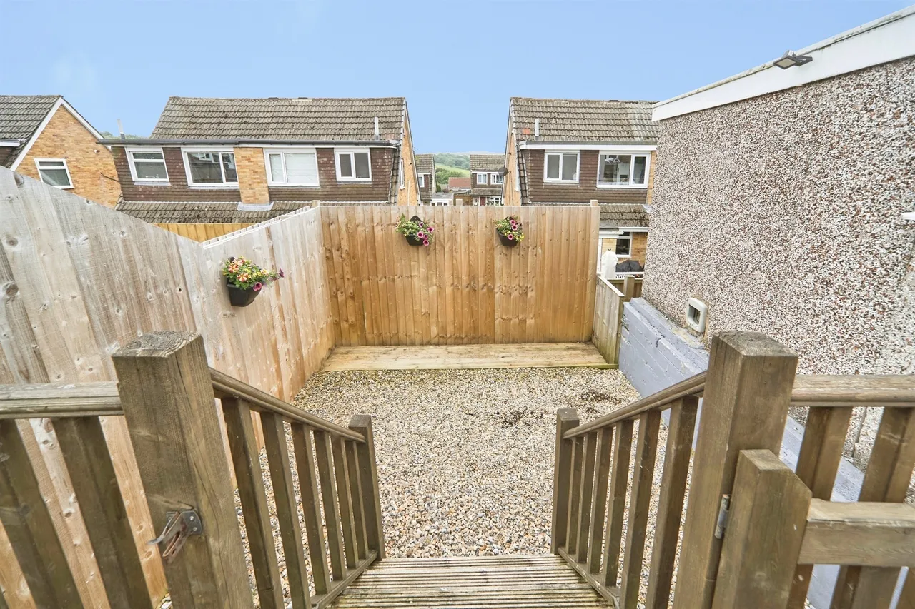 Highlea Close, Yeadon, Leeds, photo 9
