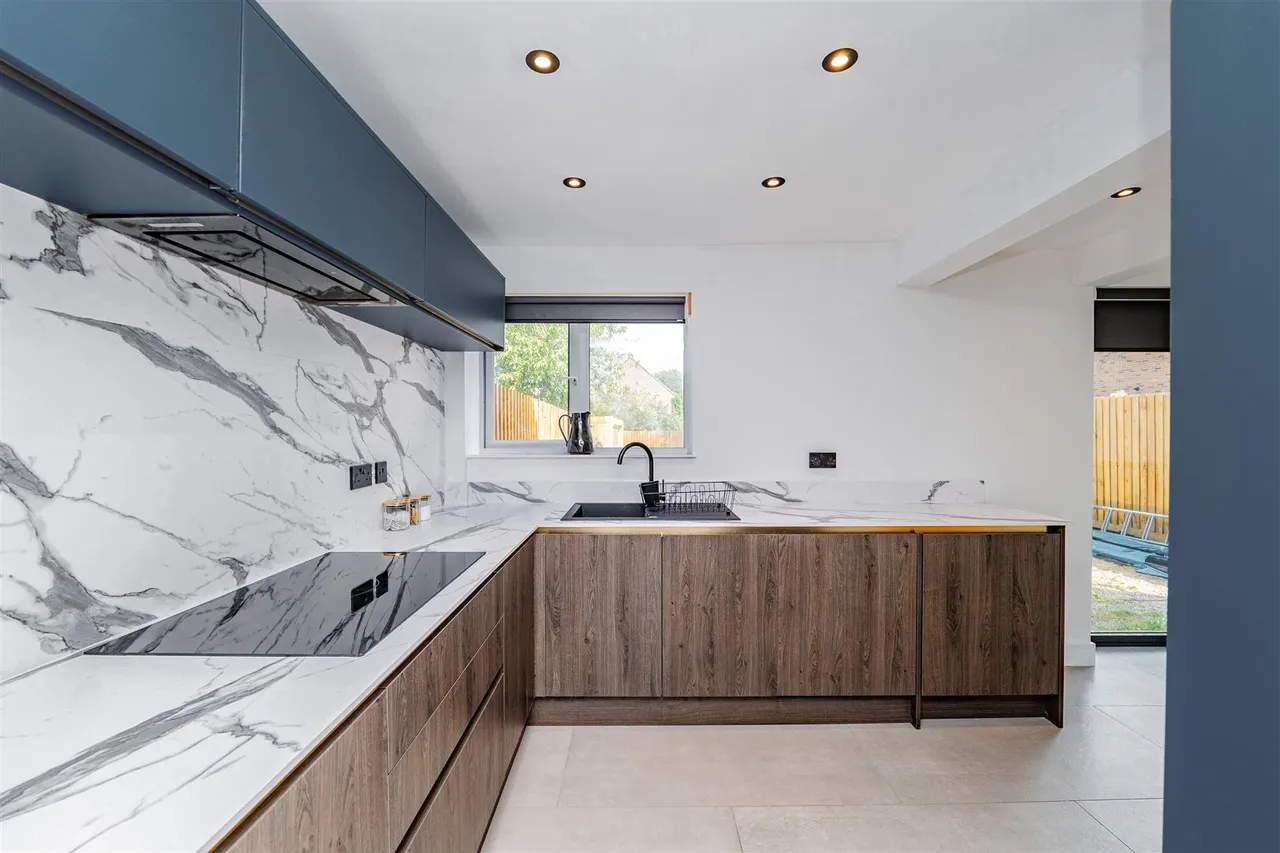 Rowan Grove, St. Athan, Barry, CF62 4JY, photo 9